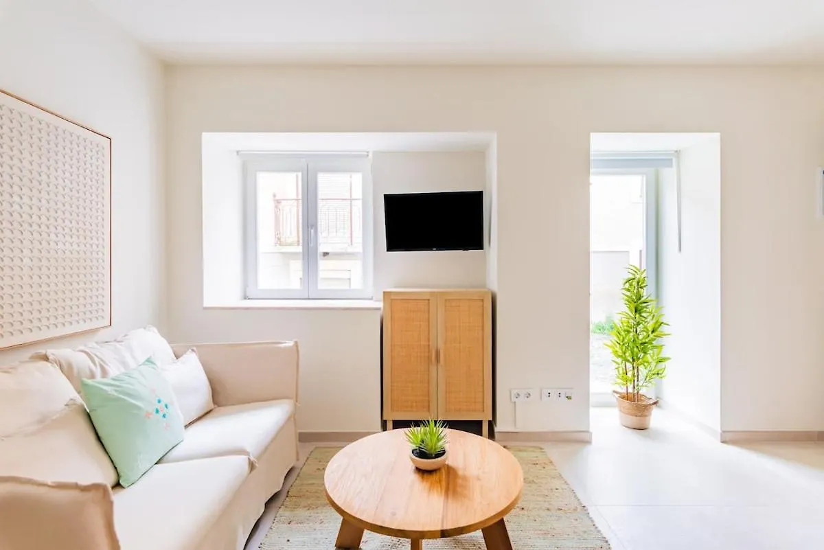 Lapa Getaway Studio With Swimming Pool Lisbon Apartment