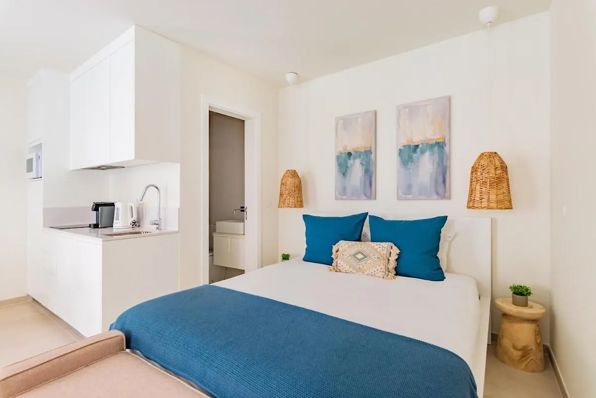 Lapa Getaway Studio With Swimming Pool Lisbon Apartment